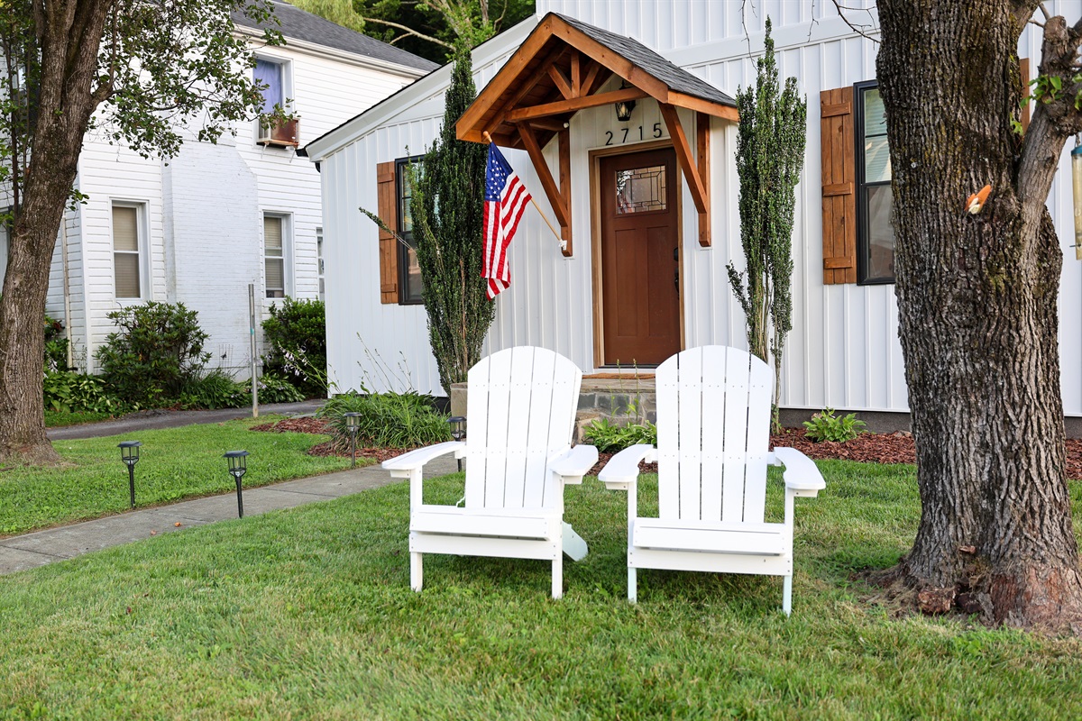 Welcome to The Merriman-Enjoy front yard seating