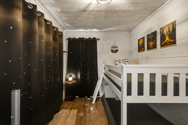 Twin bunk beds | 2nd bedroom | 1st Floor
