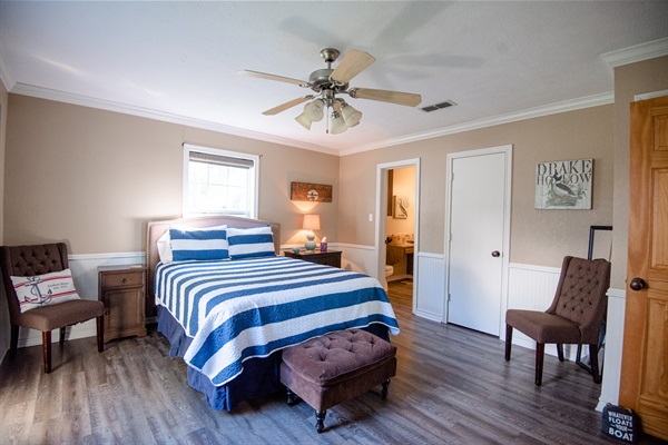 Downstairs queen bedroom