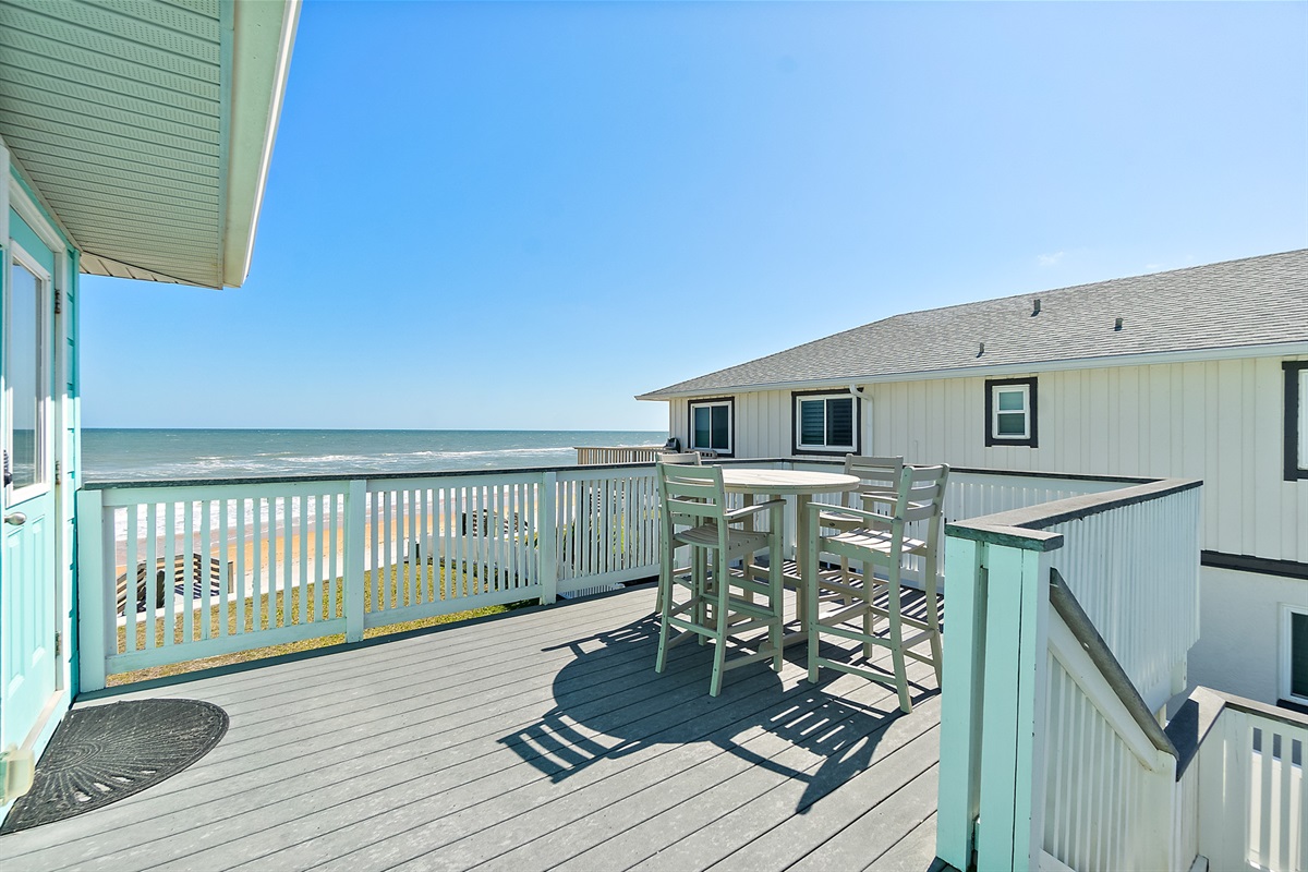 Private upper deck with plenty of seating