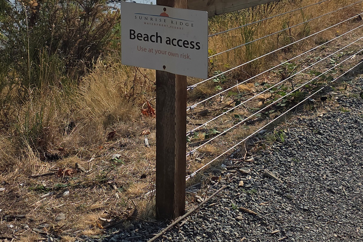 This way to the beach behind the Resort. Private pathway to beach.