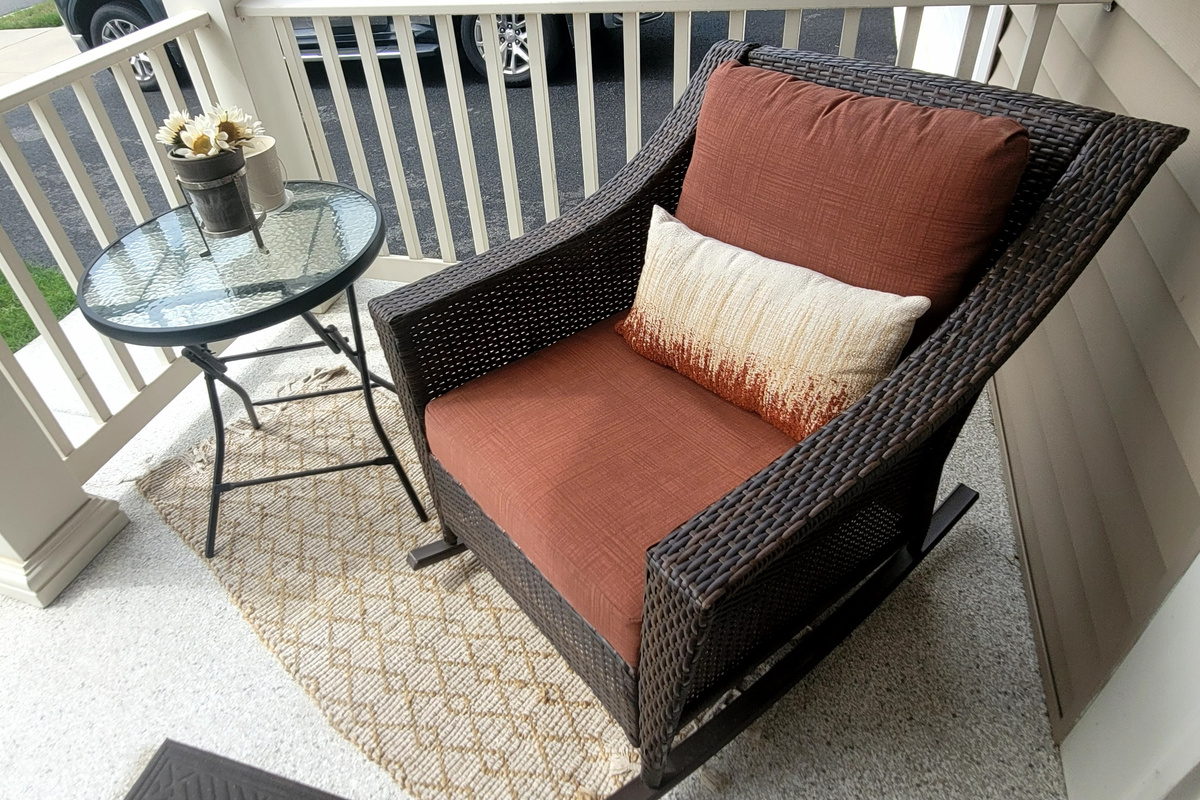 Perfect spot for that one early riser that needs their morning coffee!