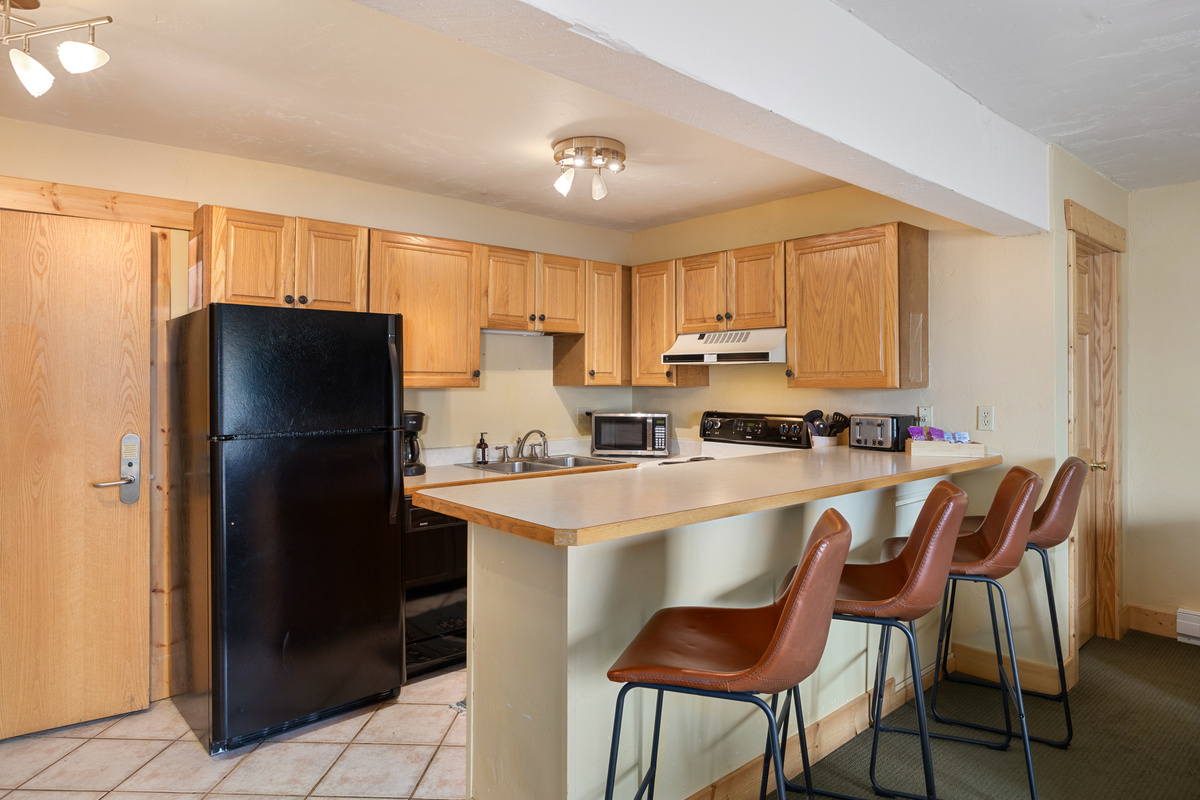 Kitchen | Breakfast Bar for 4