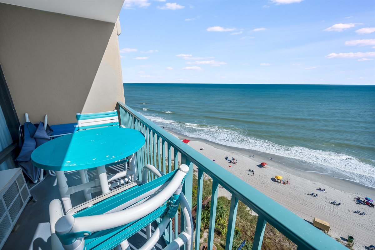 Balcony with Amazing Views of the Ocean🌊☀️
