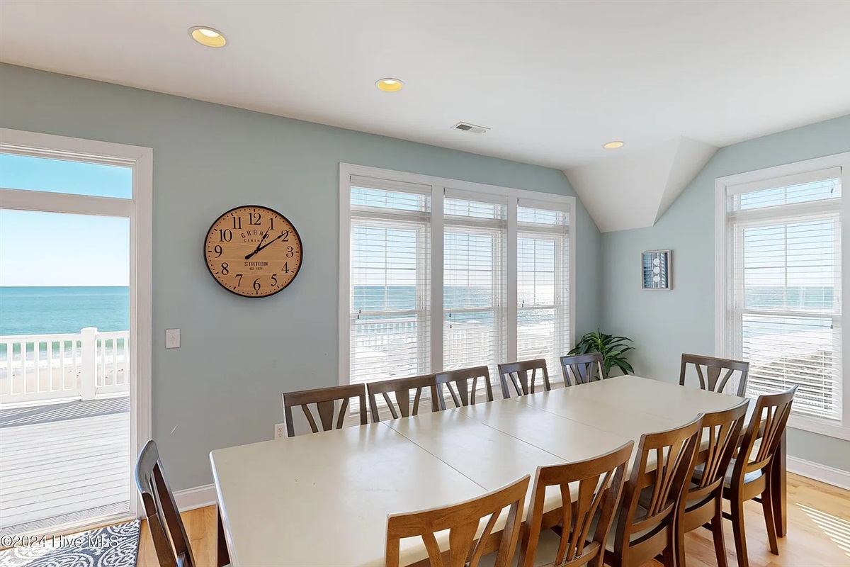 Enjoy family meals at the large dining table overlooking the Atlantic