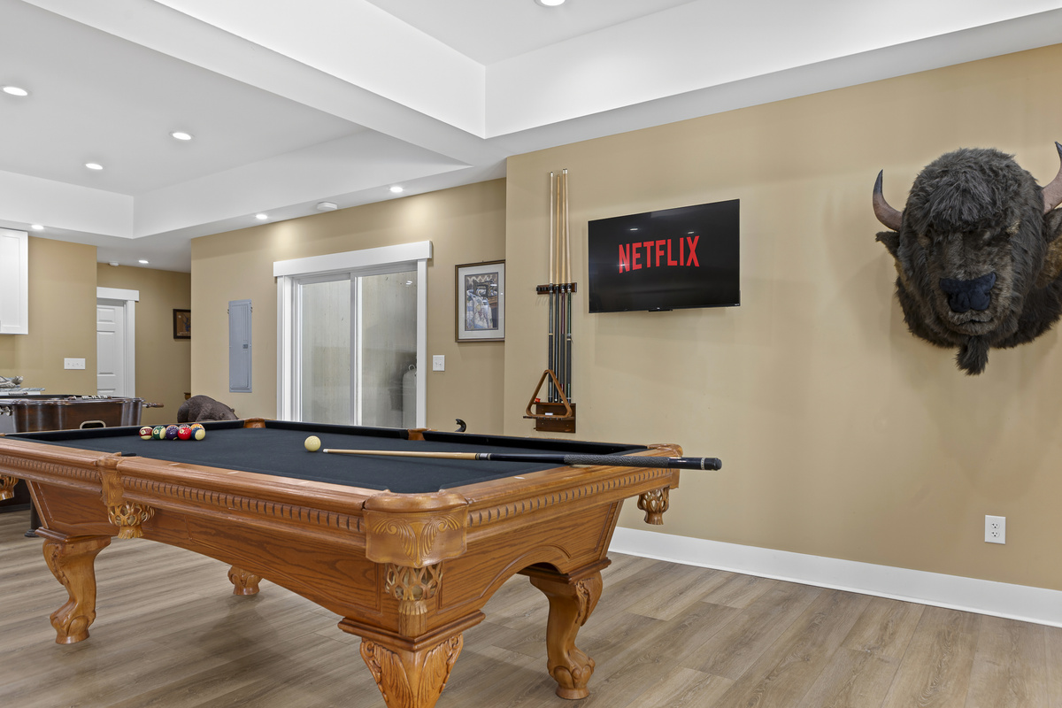 Game Room: Enjoy friendly competition with a pool table and binge-watch your favorites on Netflix!