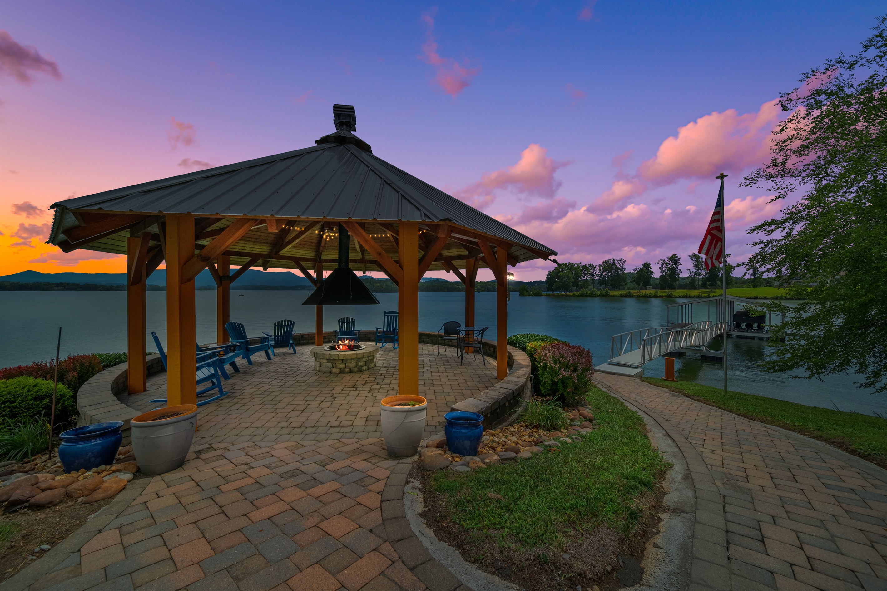 Shaded Sitting Area & Fire Pit right on the lake