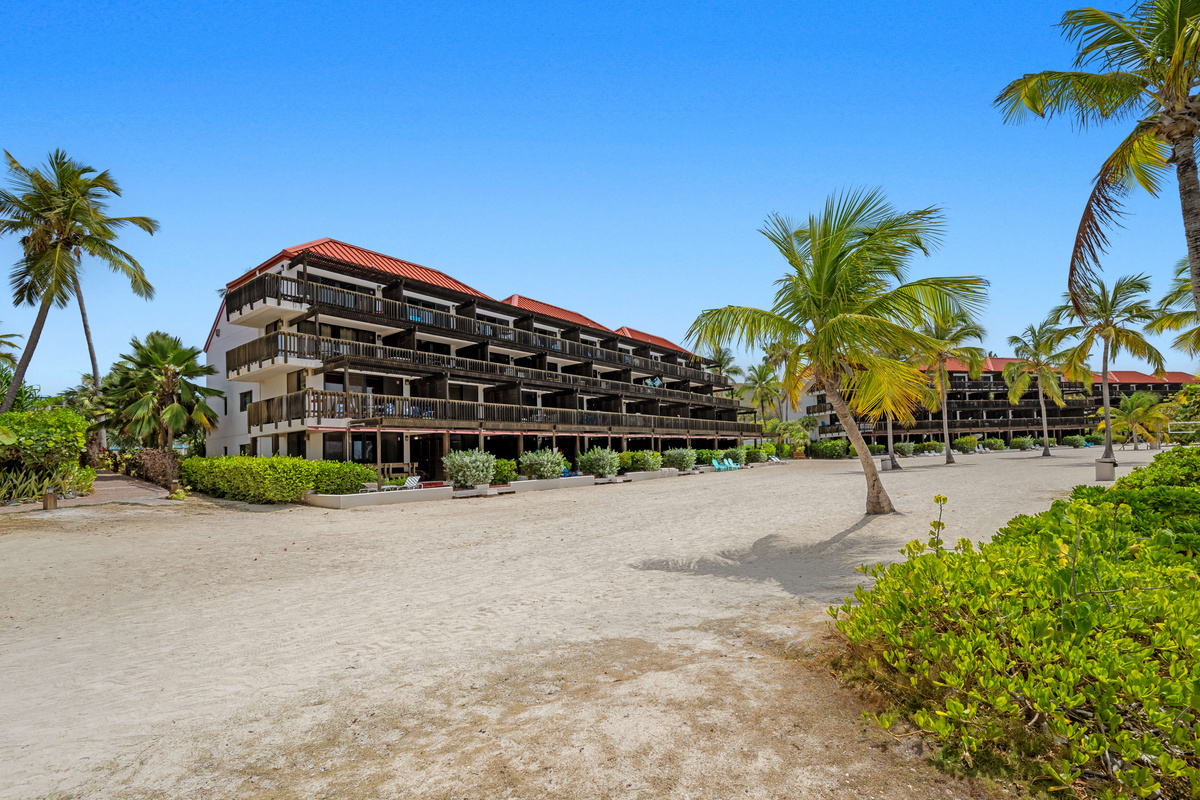 Experience the beauty and convenience of staying at one of St. Thomas&rsquo; most sought-after resorts.