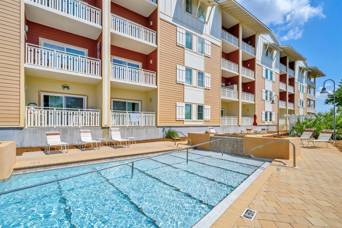 Gradual steps & handrails in pool.