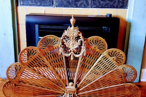Living Room Mantle / Fireplace