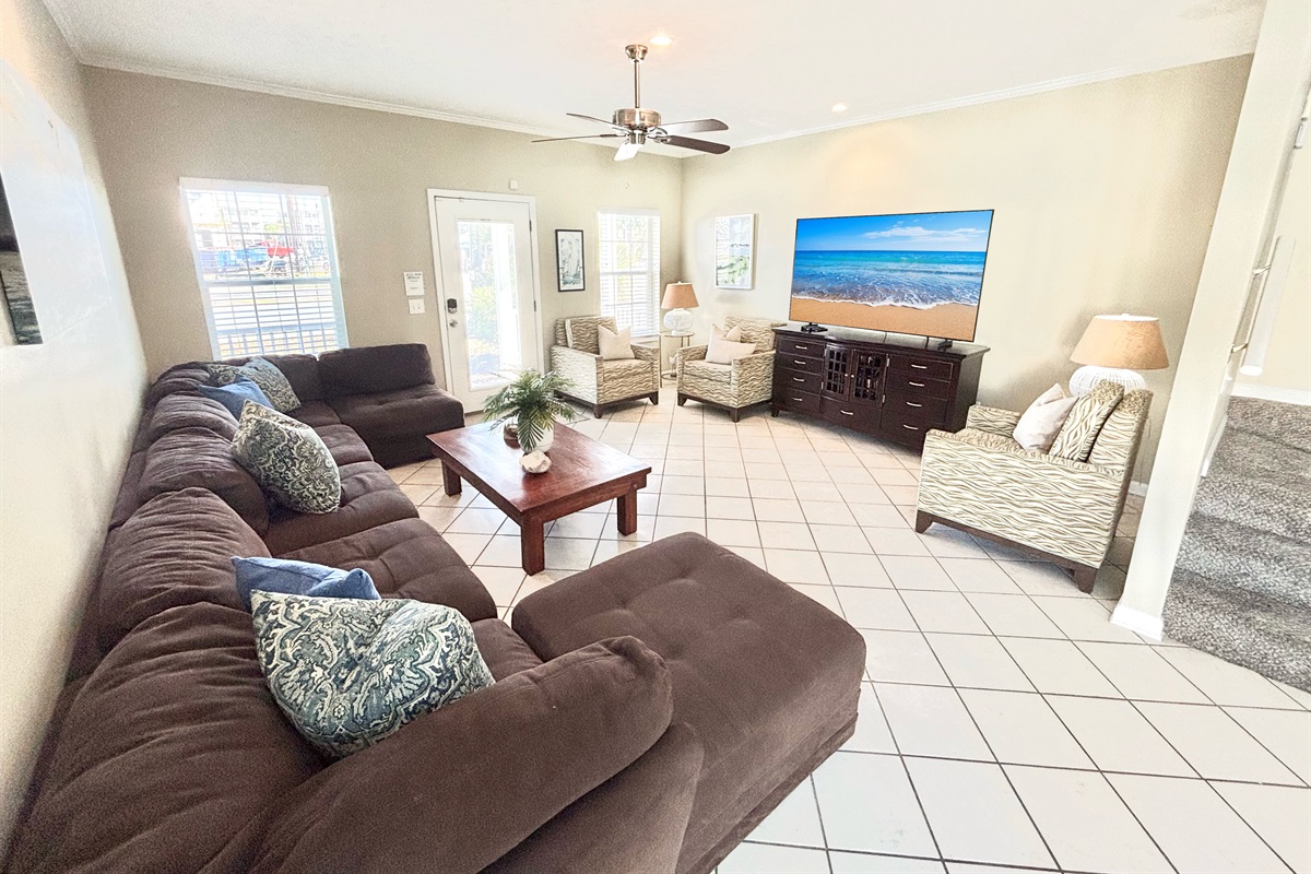 Plenty of seating space in living room