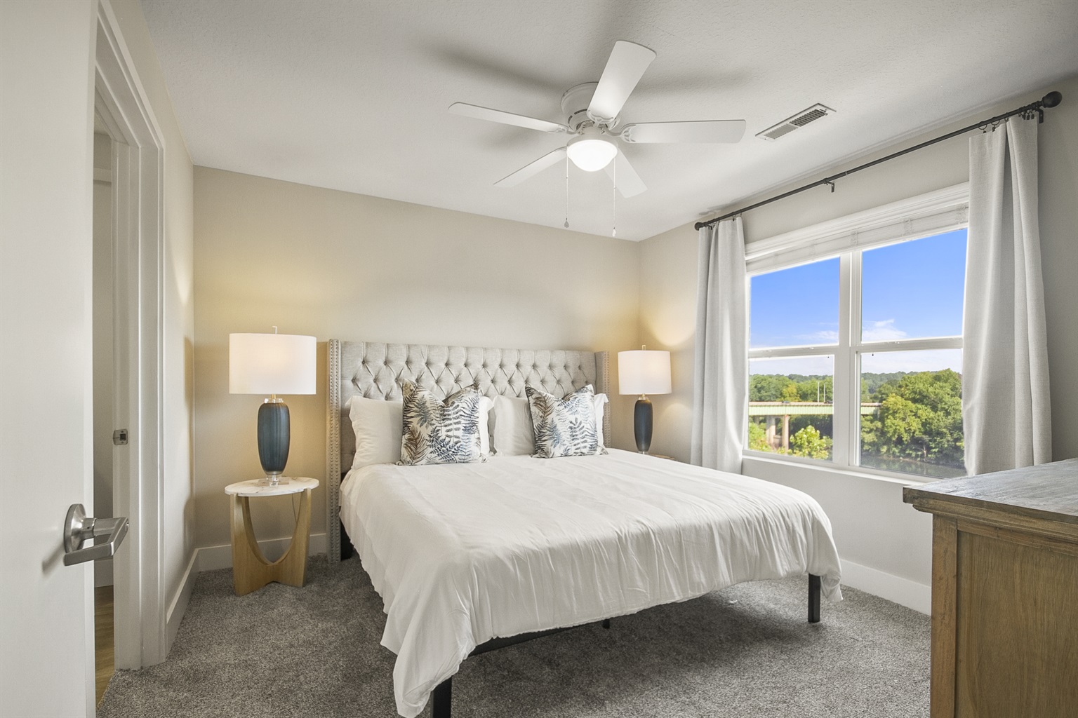 King Bedroom 1