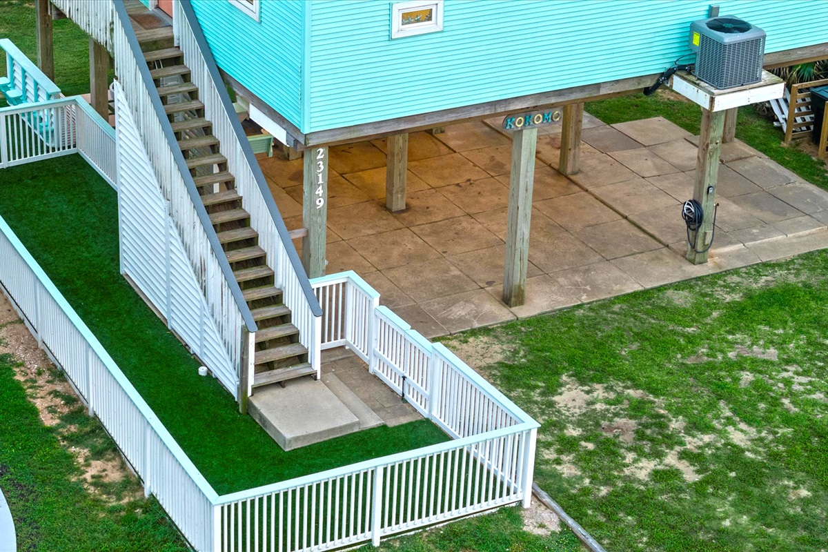 b5a2f7f18fb34f6f8f5b48ff492bd92f Large | Beachhouse | Texas | TX | Vacation Homes | Galveston | Crystal Beach | Kokomo | Breezy Days | Beachfront Elegance | Sunrise Serenity | Southern Sands Property Management, LLC