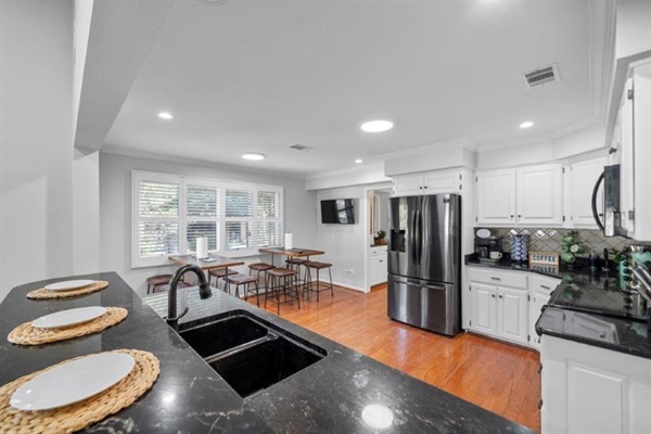 Everything you need to cook a great meal in — Breakaway on Lake Hamilton