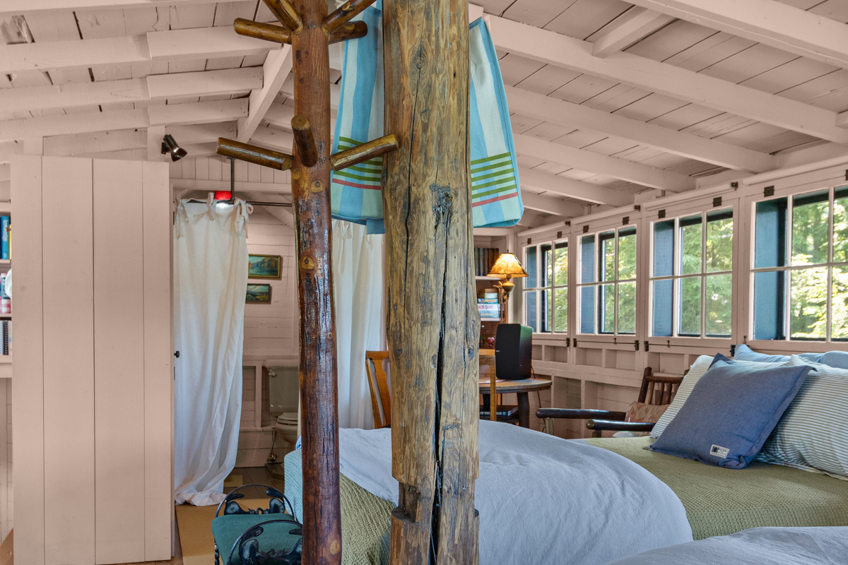 Thoughtful storage makes settling in easy—hang your bags, jackets, and gear on the decorative tree rack.