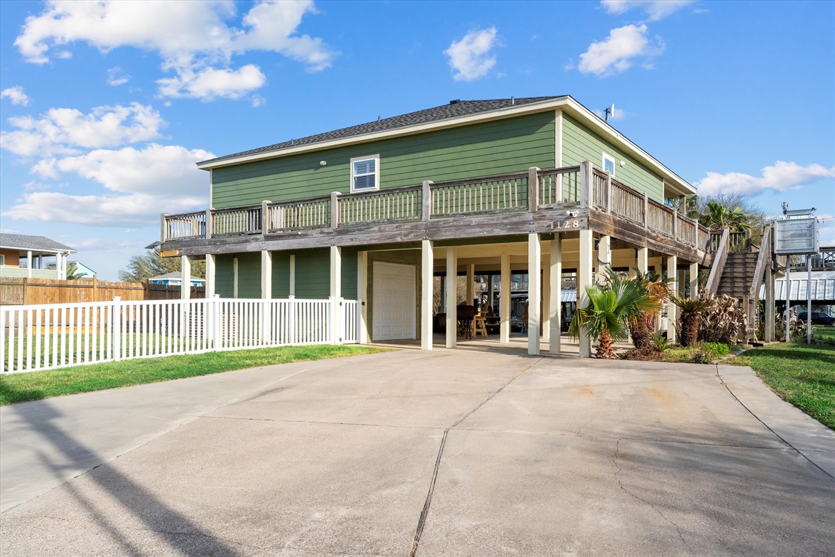 b5afc667adaf4166b4360a21705b51d7 Large | Beachhouse | Texas | TX | Vacation Homes | Galveston | Crystal Beach | Kokomo | Breezy Days | Beachfront Elegance | Sunrise Serenity | Southern Sands Property Management, LLC