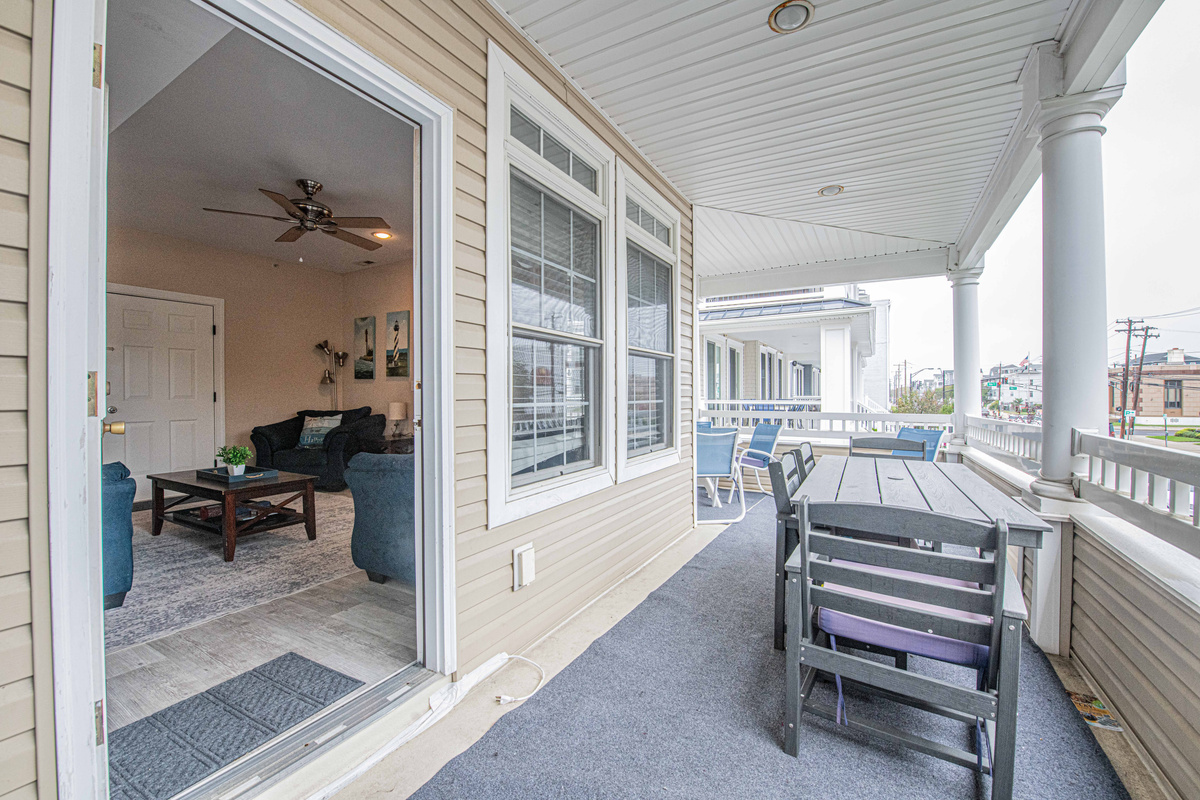 Front Porch with Outdoor Dining