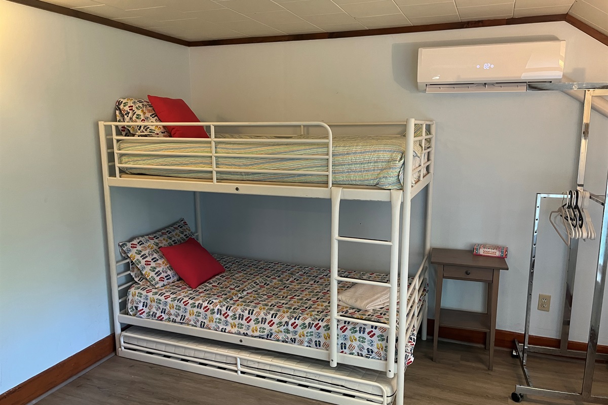 2nd floor Queen w/ bunks