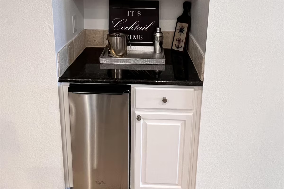 Bar Area & Ice Machine