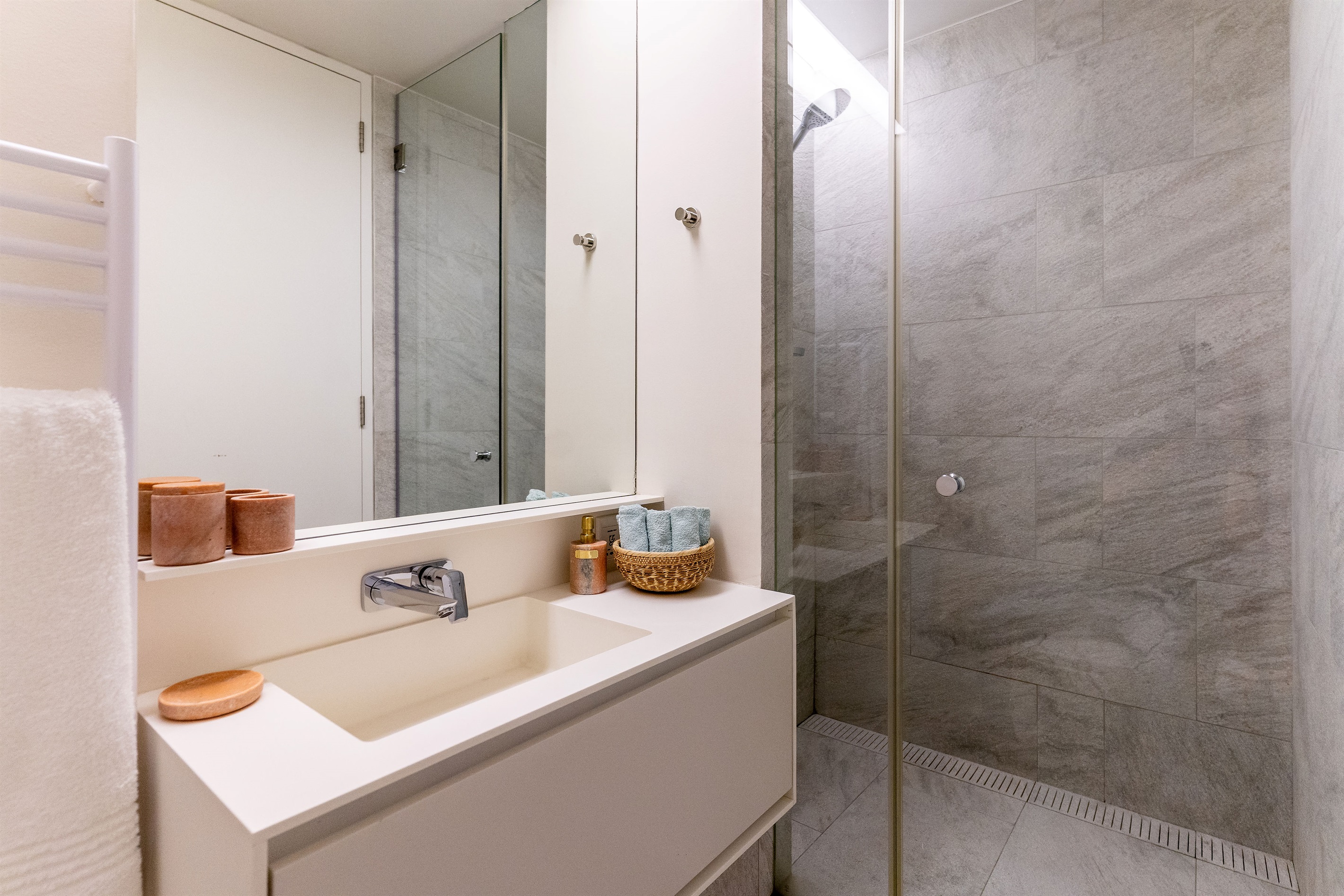 Guest bath 4 full