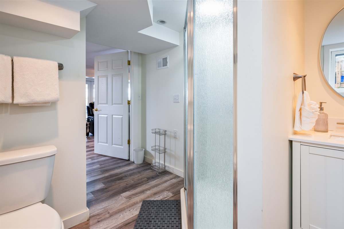 Minimalist bathroom with natural light, closet storage, and a frosted shower for a clean and functional setup 🧼☀️🚿