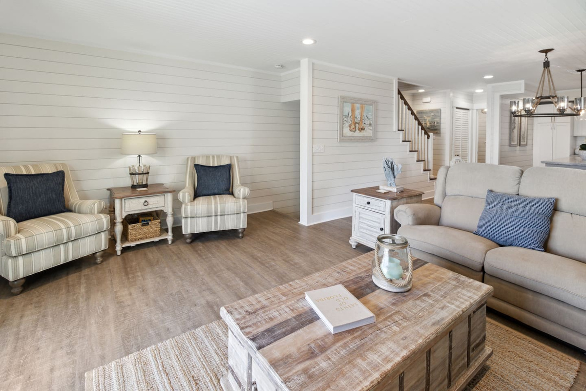  Room for the whole group to spread out &mdash; the layout naturally separates the gathering spaces from the quiet ones.