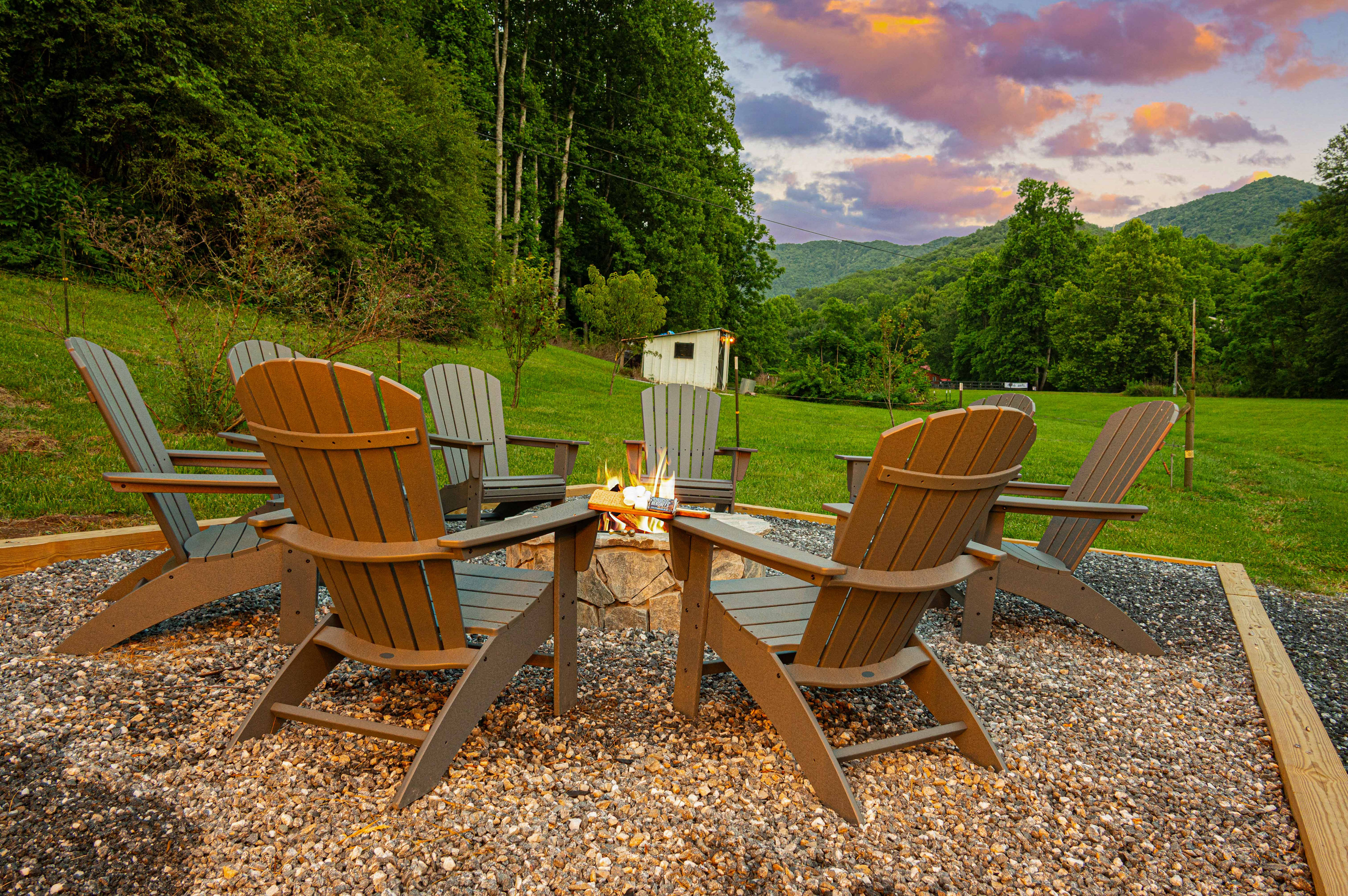 Fireside Retreat: Gather around the fire pit for starry nights and mountain views!