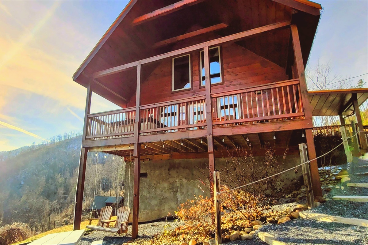 Spectacular mountain sunsets at The Good Life Cabin
