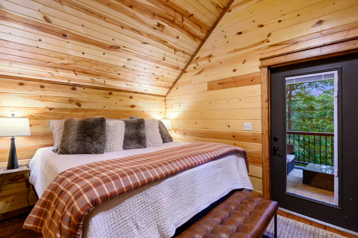 Rustic Retreat: Drift off to sleep surrounded by stunning wood accents and peaceful nature views!