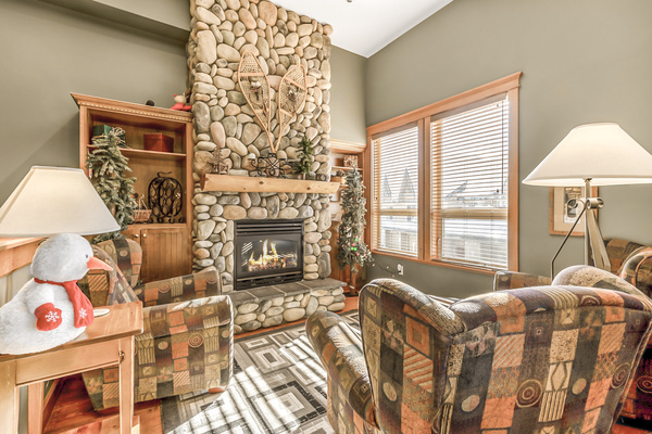 Fireplace sitting / relaxing area