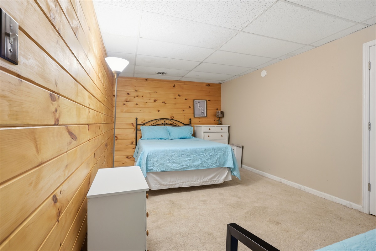 Lower Level Bedroom Queen & 2 Twin