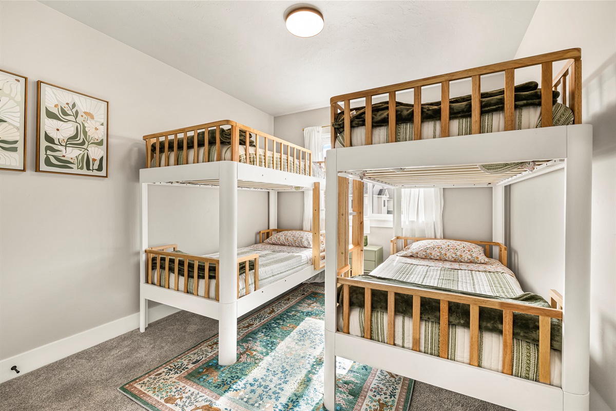 Third bedroom with two bunk beds, perfect for families or children.