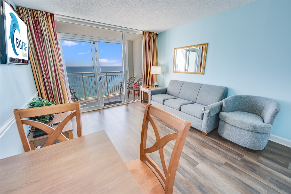 Living Room with Stunning Views🌊☀️