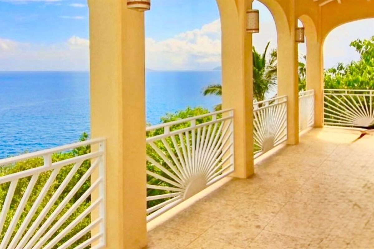 Panoramic Atlantic views along the coastline—perfect for sunrise lovers and photo moments.