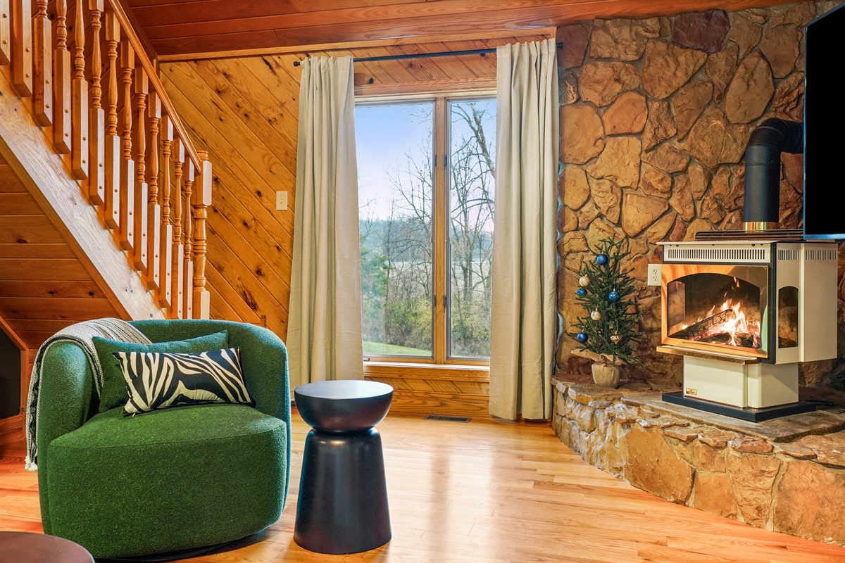 Groove to the beats with our themed media room featuring a record player, ambient lighting, and a curated vinyl collection for a retro-chic experience. 🎶✨ #VinylVibes