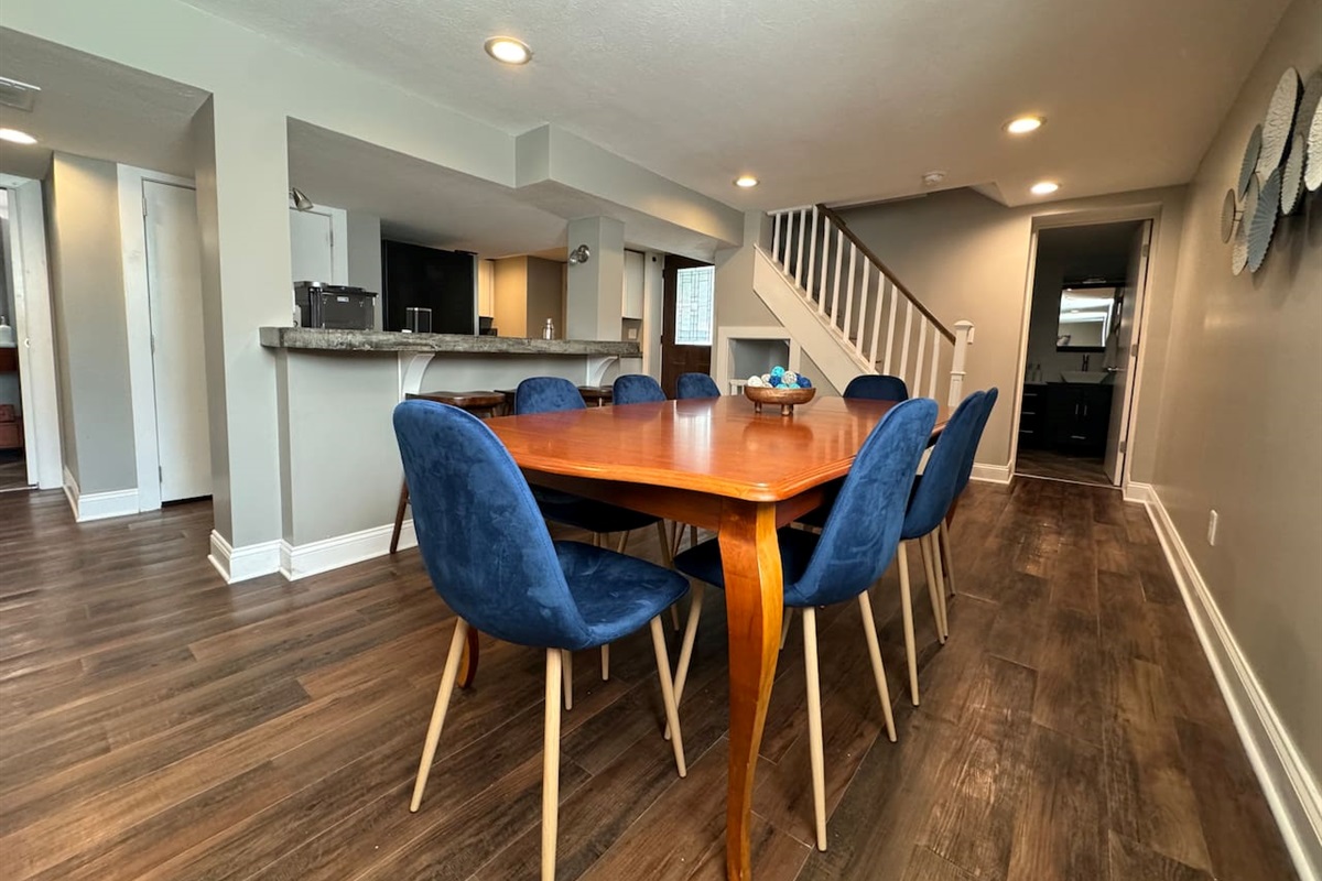 Garden Level dining area has seating for 8 at the dining table and 3 barstools at the bar.