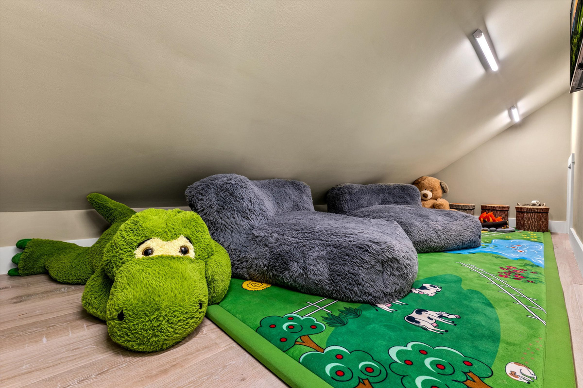 Kids playroom with 32-inch Smart TV and fun toys/games for the little ones!