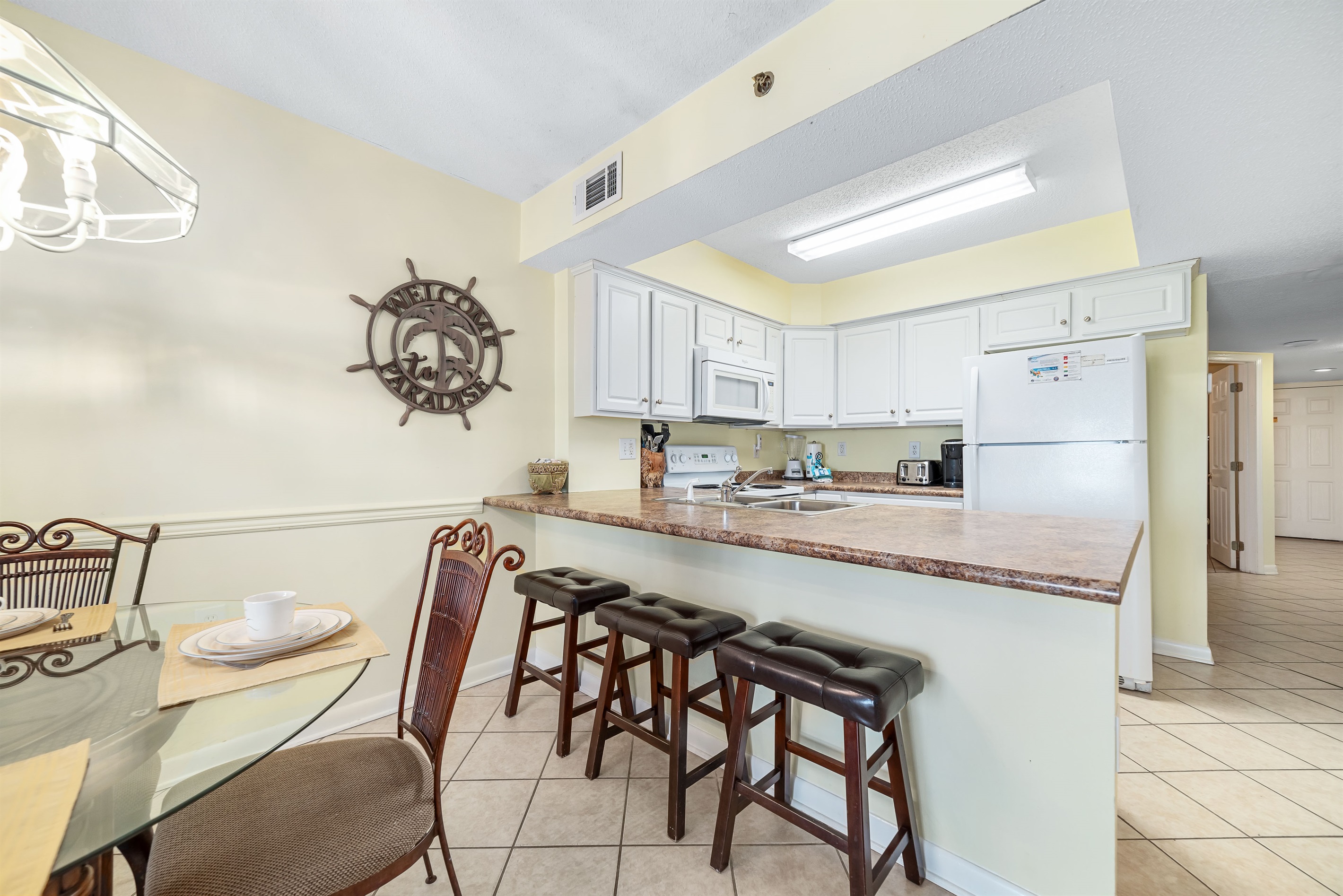 Flexible dining options for every occasion. Enjoy a formal meal at the dining table or a casual snack at the breakfast bar, seamlessly connected to the fully equipped kitchen.