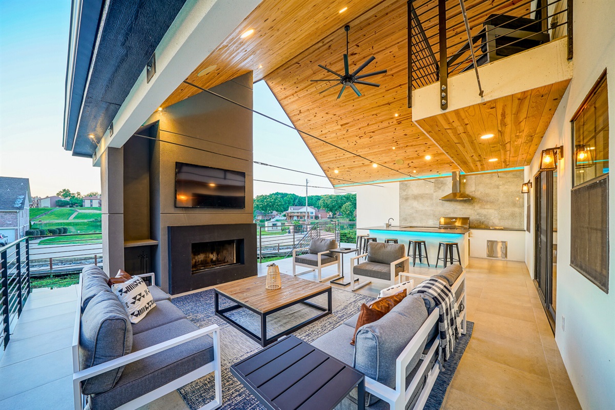 Chill in the cozy covered lounge with modern seating, a fireplace, and lake views — perfect for year-round hangs and game day watch parties.