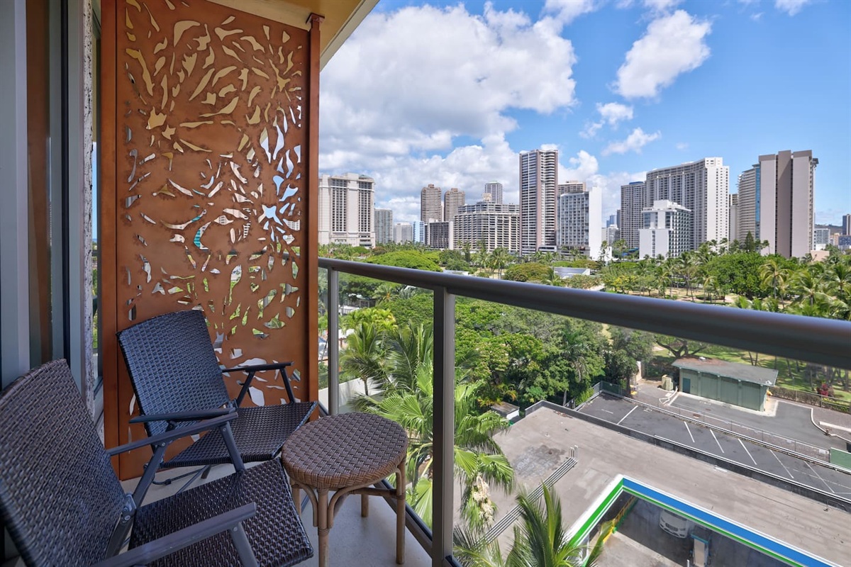 Outdoor seating on private lanai to enjoy your morning coffee/tea