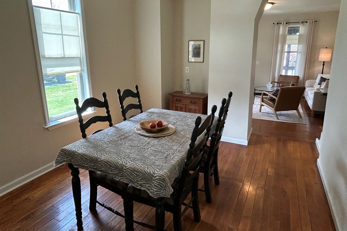 Dining for up to 6 people 
