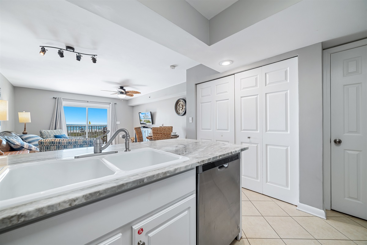 This fully functional kitchen boasts stainless steel appliances, sleek countertops, a decorative backsplash, and ample cabinet storage, ideal for everyday cooking and entertaining.