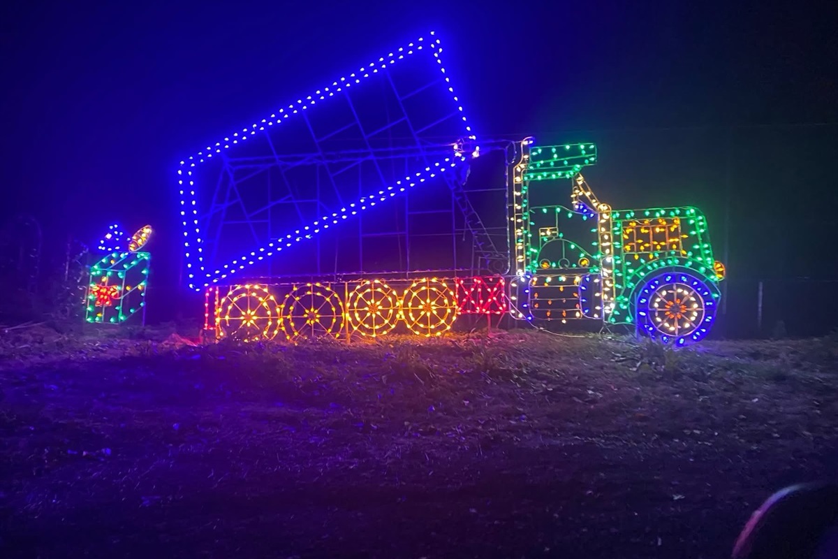 Be amazed by our spectacular light show! Book your stay and create unforgettable memories (seasonal).