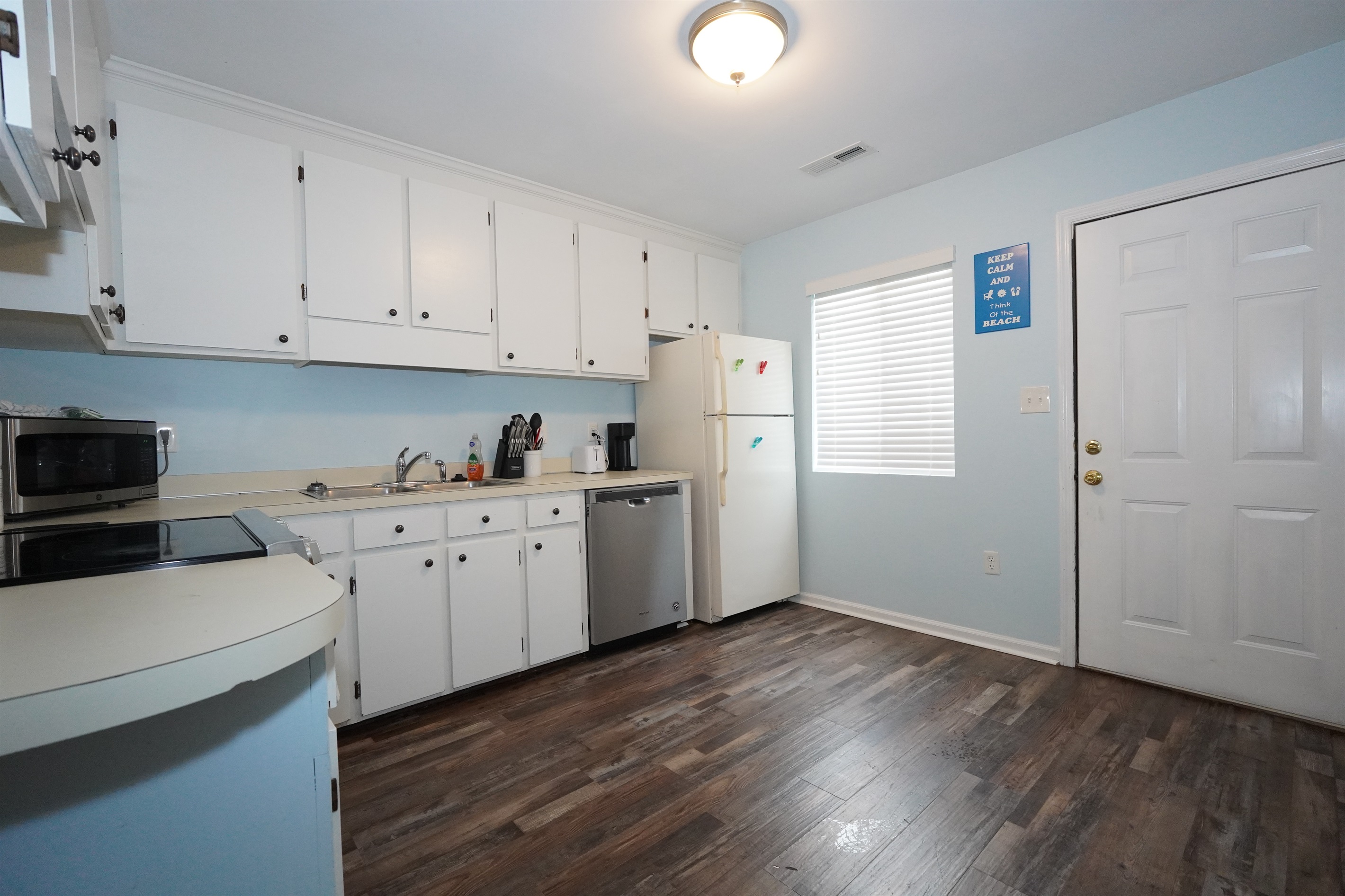 Full Kitchen and entry