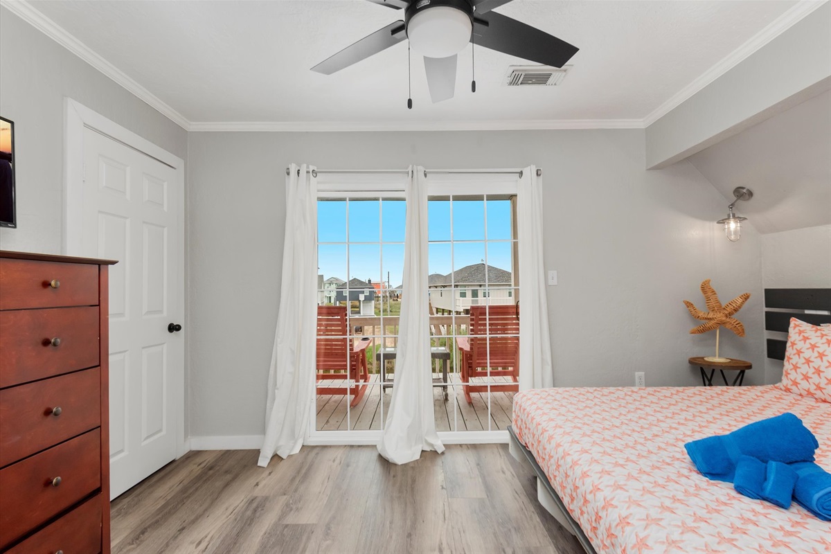 b62f2187bb9b4354a0b07a0f23077b24 Large | Beachhouse | Texas | TX | Vacation Homes | Galveston | Crystal Beach | Kokomo | Breezy Days | Beachfront Elegance | Sunrise Serenity | Southern Sands Property Management, LLC