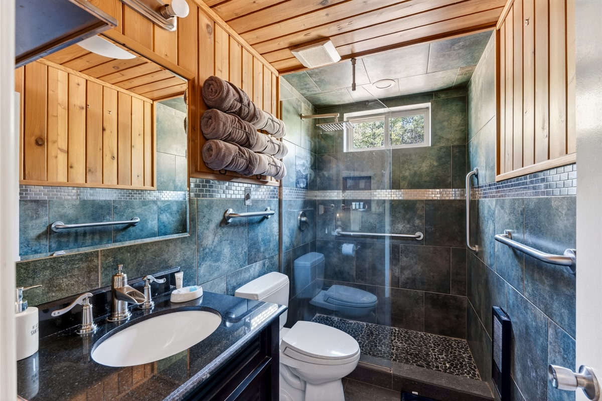 Upstairs full bathroom