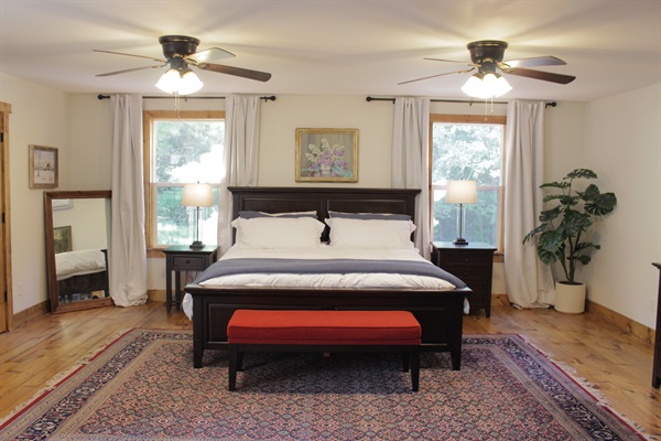 Fireplace glowing, favorite show on the big screen, and total comfort. ✨ This primary suite is all about the details: a plush down comforter, crisp cotton linens, and a traditional wool rug that ties the room together.