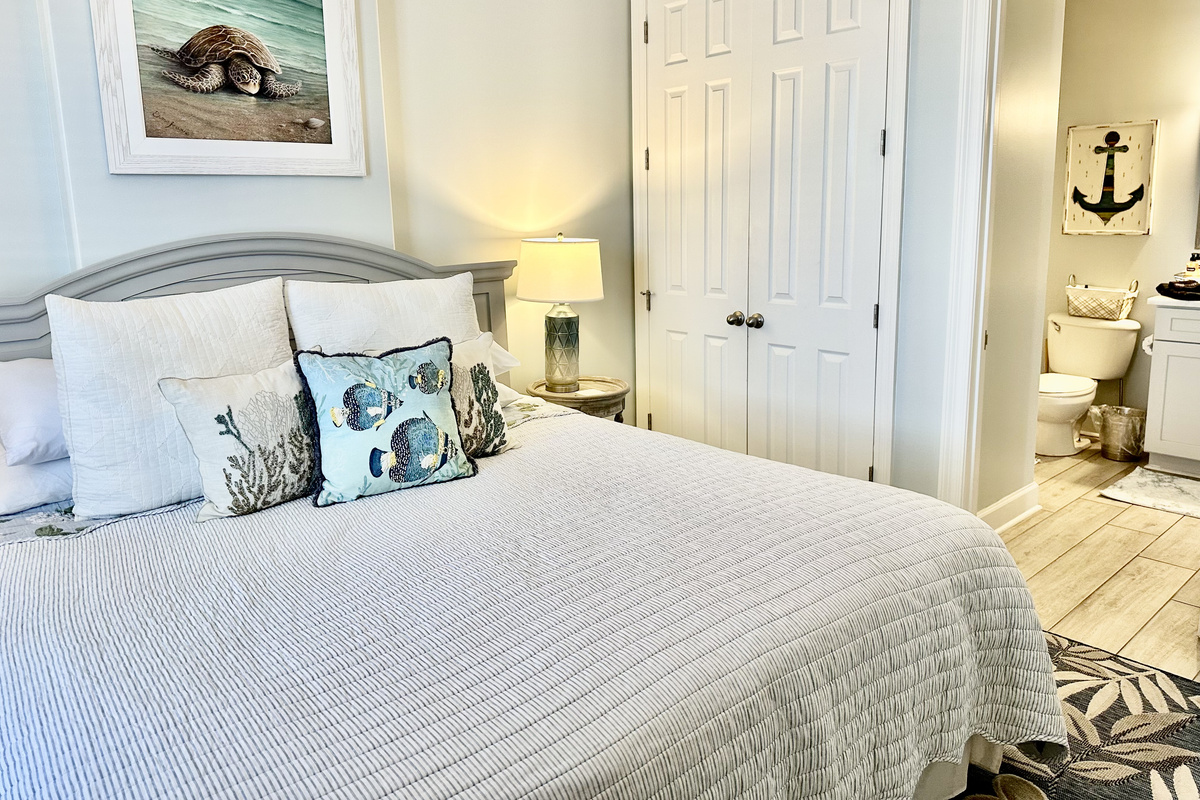 Here's the entrance to the guest bathroom from the guest bedroom.