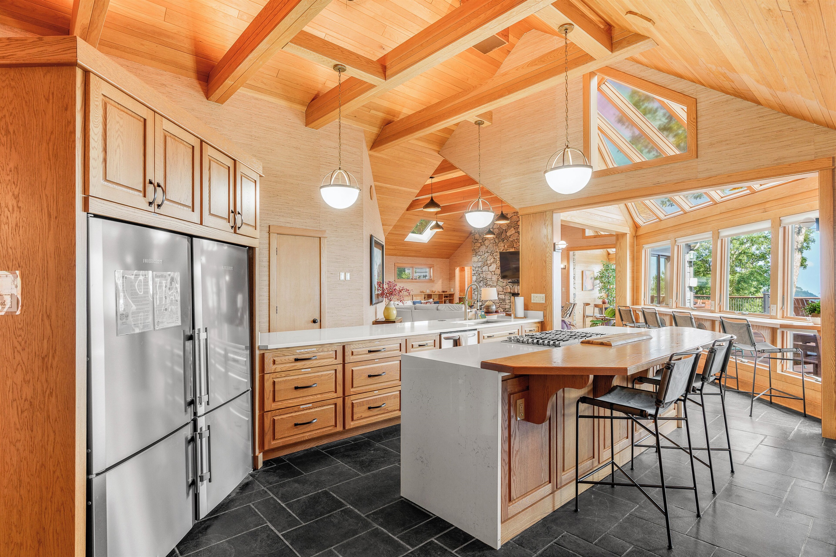 Gourmet kitchen
