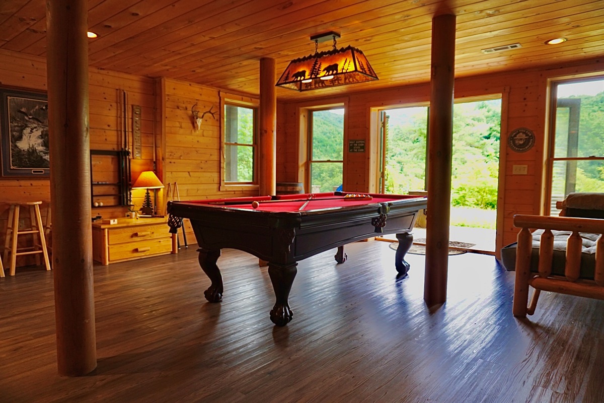 Game Room: Challenge friends on the pool table with stunning mountain views just steps away!